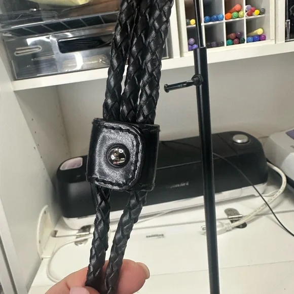 Gucci Black Crossbody Bag with Adjustable Strap and Minimalist Design - Picture 7 of 13